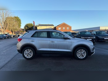 Used Volkswagen T-Roc 2022 for sale - 76782255: Photo