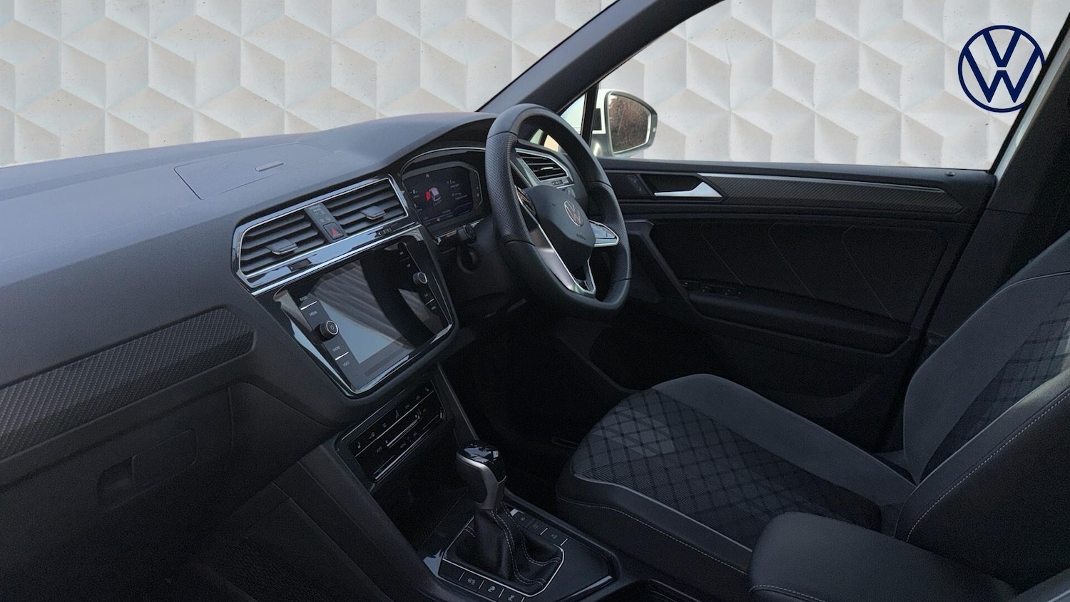 Used Volkswagen Tiguan 2023 for sale - 77602266: Photo 2