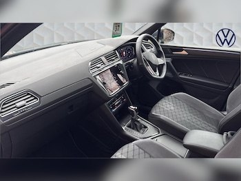 Used Volkswagen Tiguan 2023 for sale - 77701418: Photo