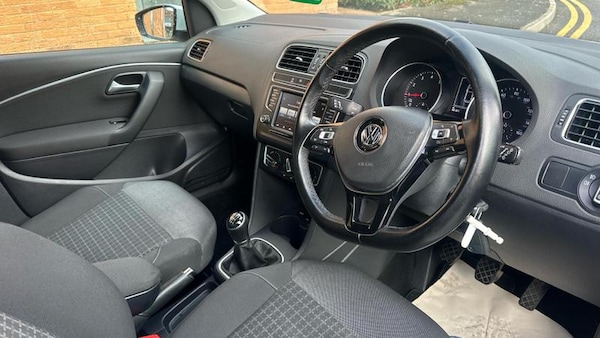 Used Volkswagen Polo 2016 for sale - 76290389: Photo 6