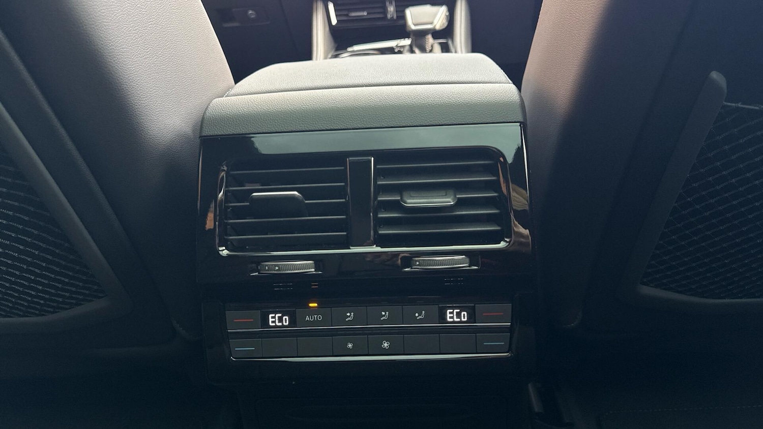 Used Volkswagen Touareg 2025 for sale - 77845563: Photo 10