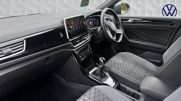 Used Volkswagen T-Roc 2024 for sale - 76104796: Photo 2