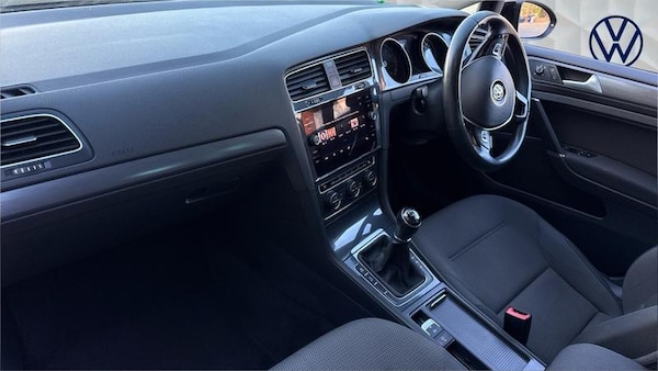 Used Volkswagen Golf 2020 for sale - 76302630: Photo 2