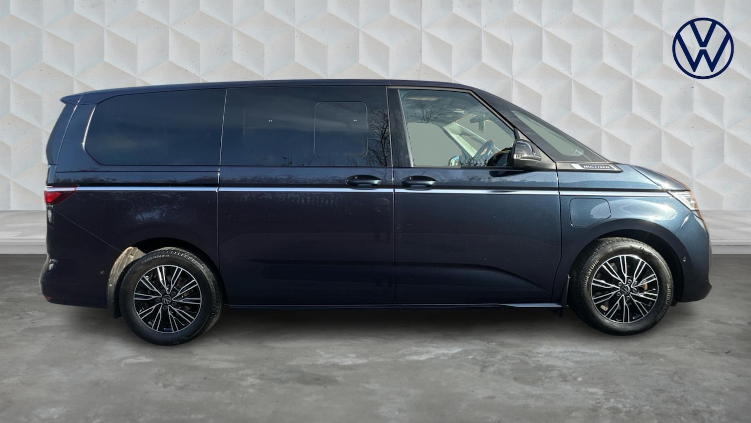 Used Volkswagen Multivan 2024 for sale - 77619205: Photo 4