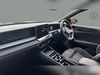 Used Volkswagen Touran 2025 for sale - 77515677: Photo