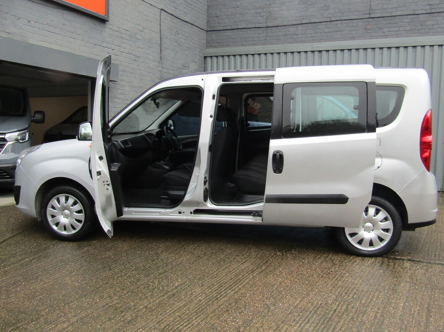 Used Vauxhall Combo 2018 for sale - 77864750: Photo 11