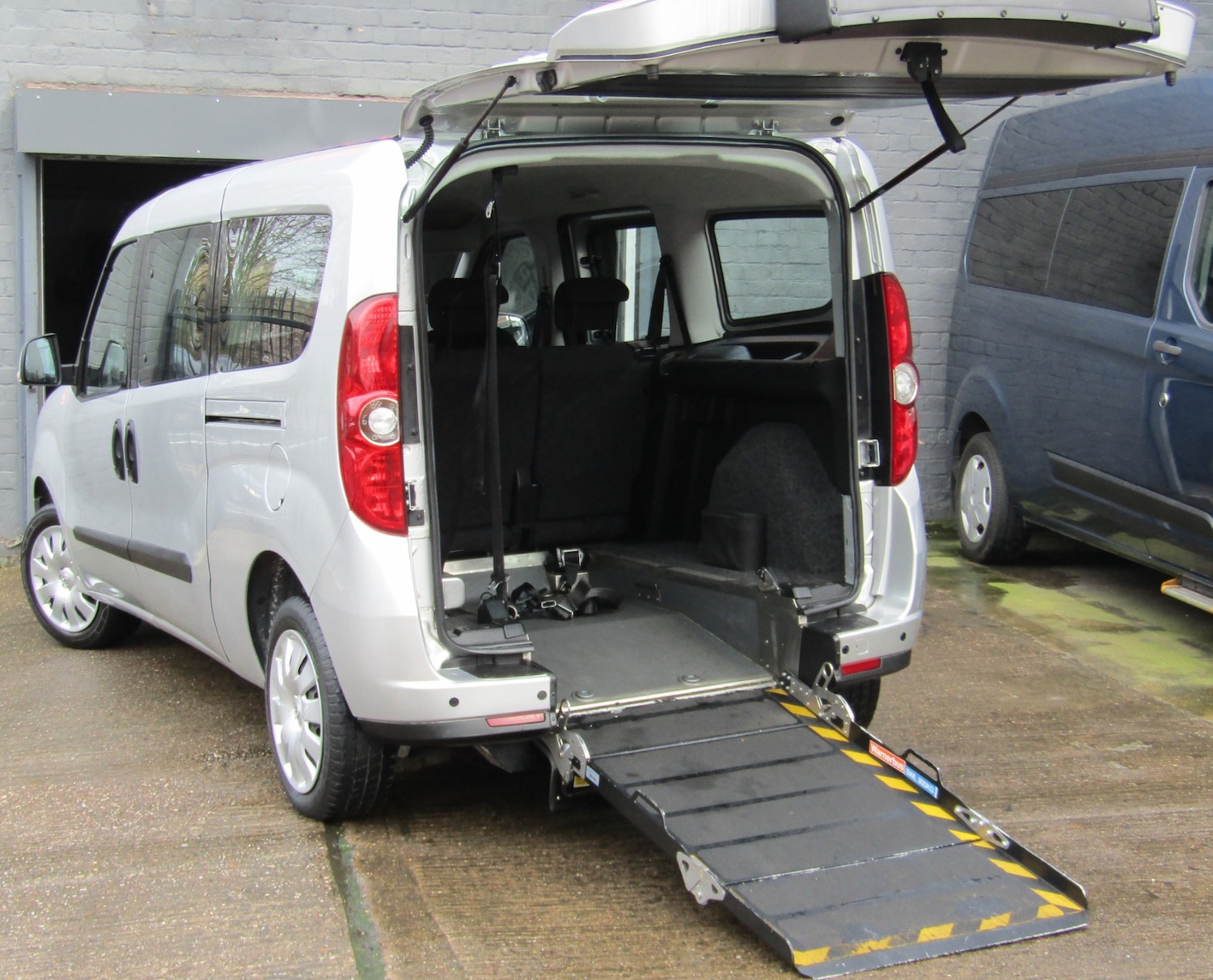 Used Vauxhall Combo 2018 for sale - 77846504: Photo 2