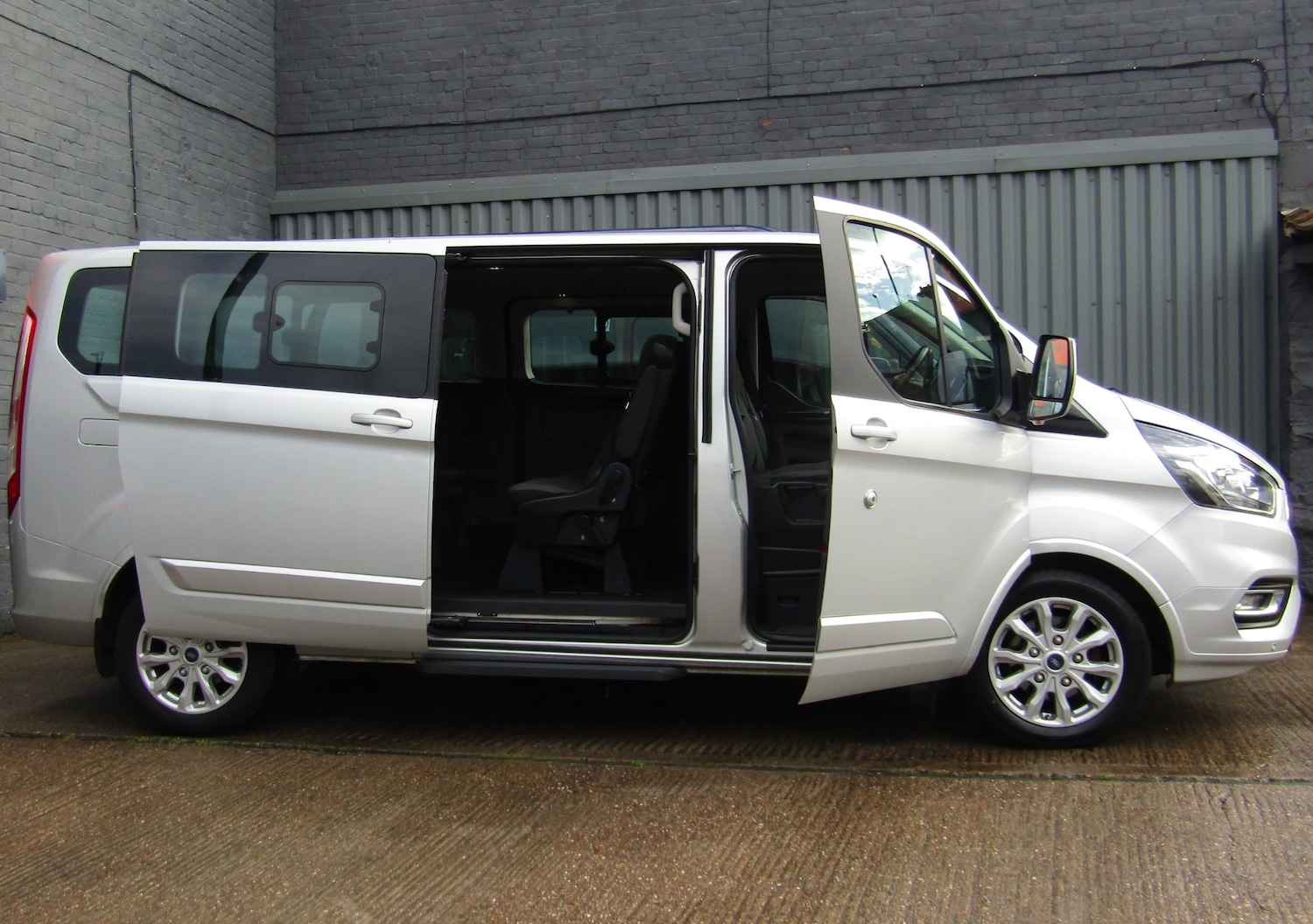 Used Ford Tourneo Custom 2022 for sale - 76383168: Photo 8