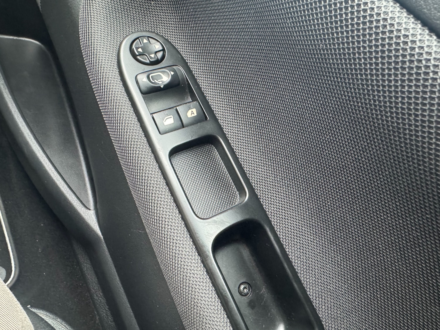 Used Peugeot 207 2012 for sale - 77830317: Photo 28