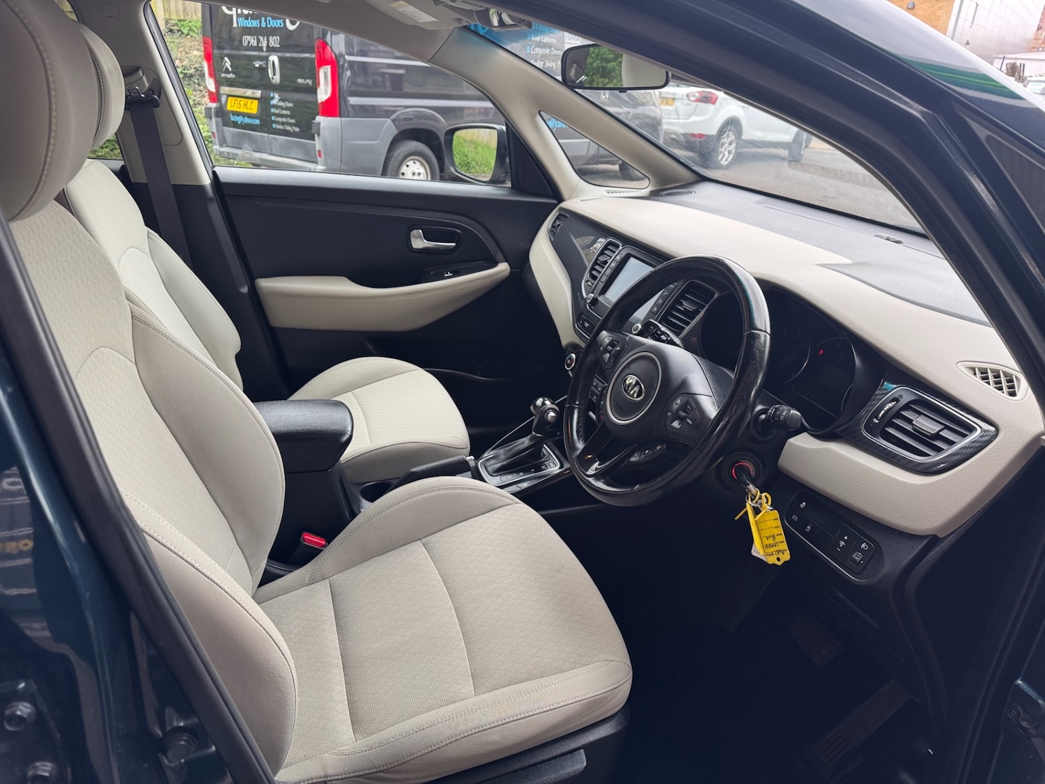 Used Kia Carens 2017 for sale - 78012652: Photo 10