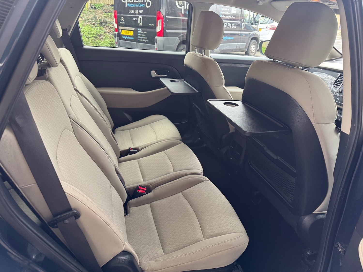 Used Kia Carens 2017 for sale - 78012652: Photo 11