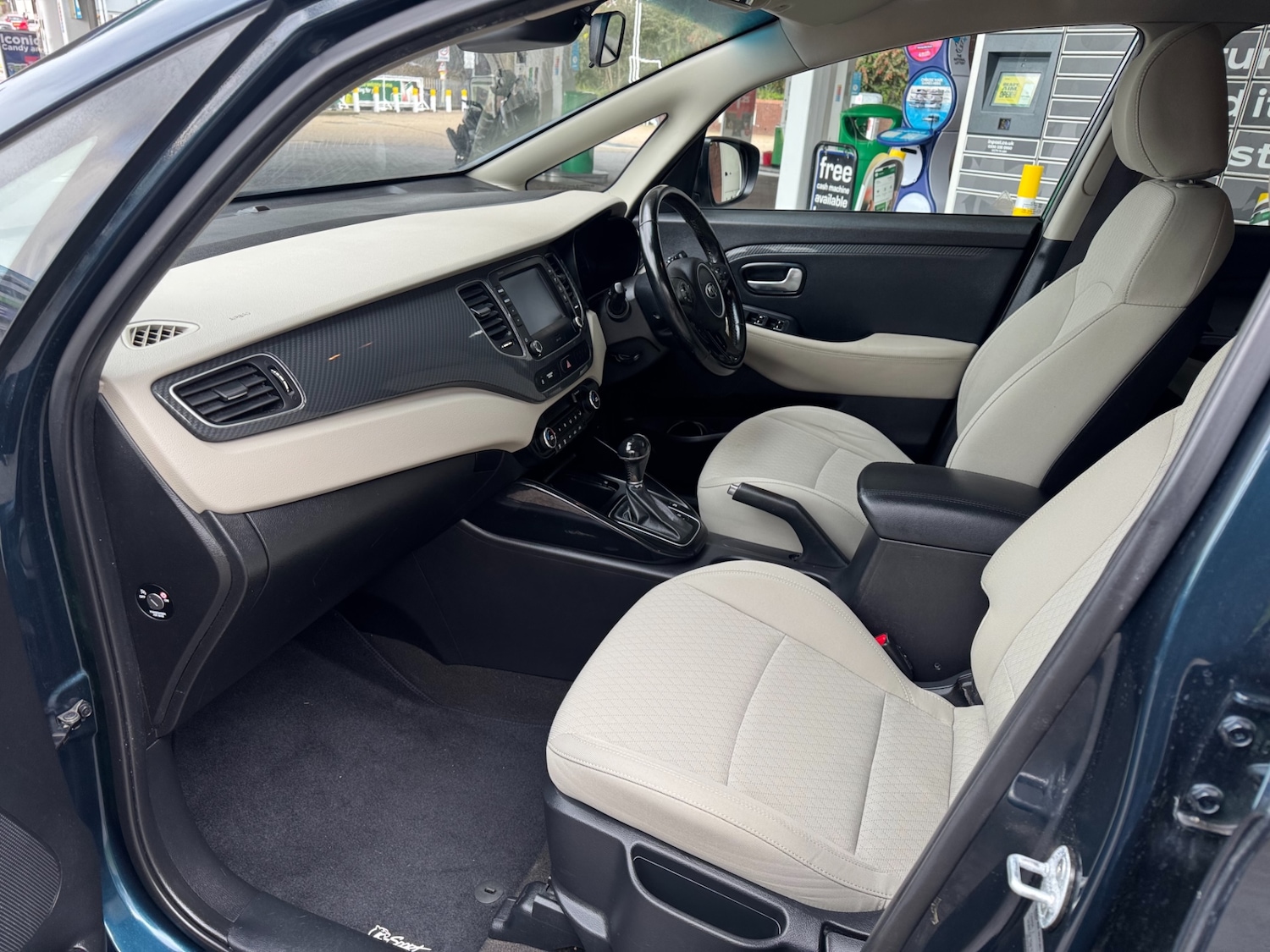 Used Kia Carens 2017 for sale - 78012652: Photo 12