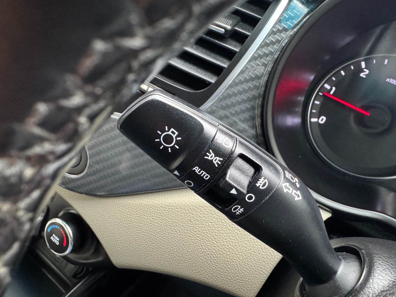 Used Kia Carens 2017 for sale - 78012652: Photo 32