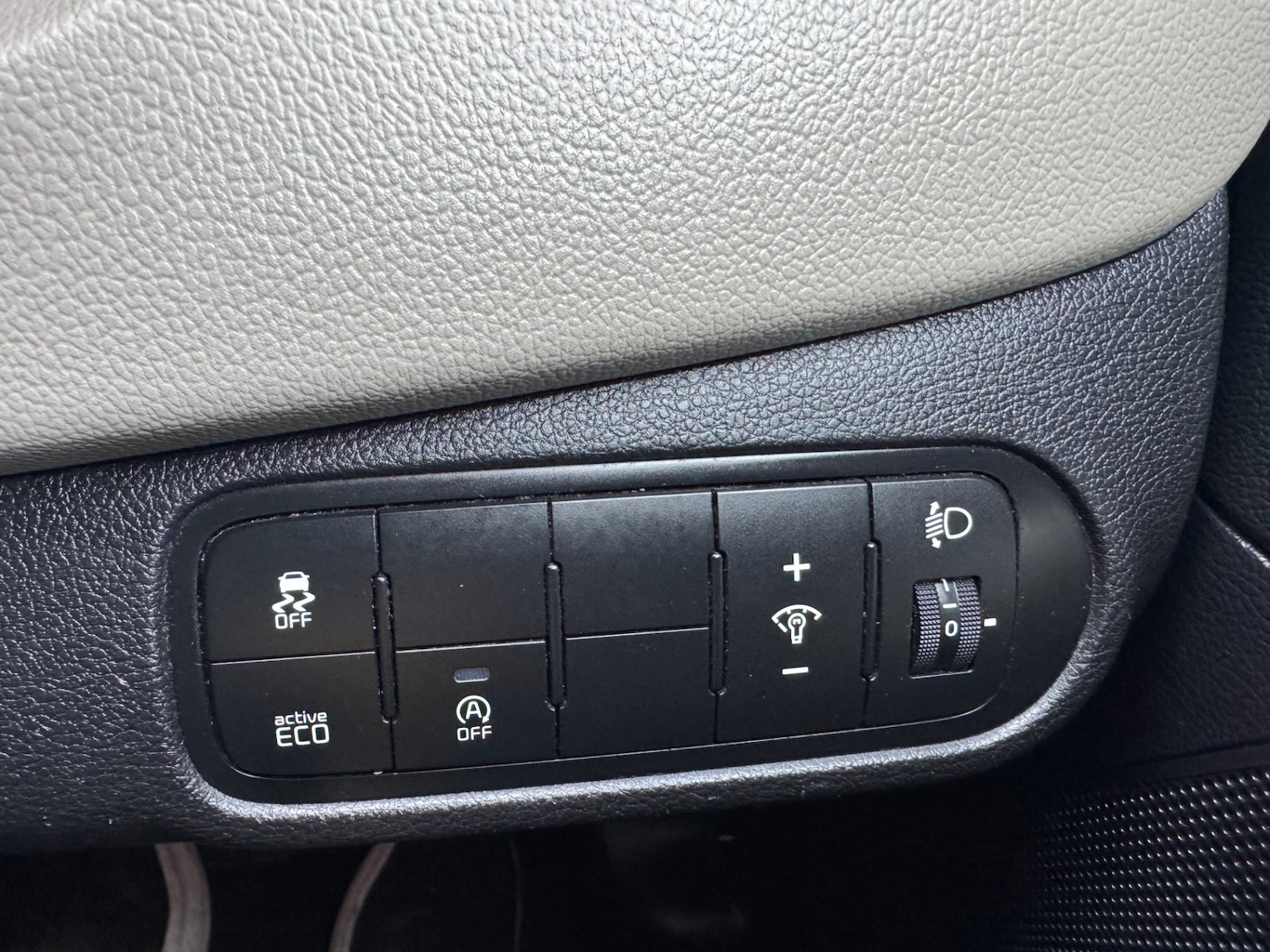 Used Kia Carens 2017 for sale - 78012652: Photo 35