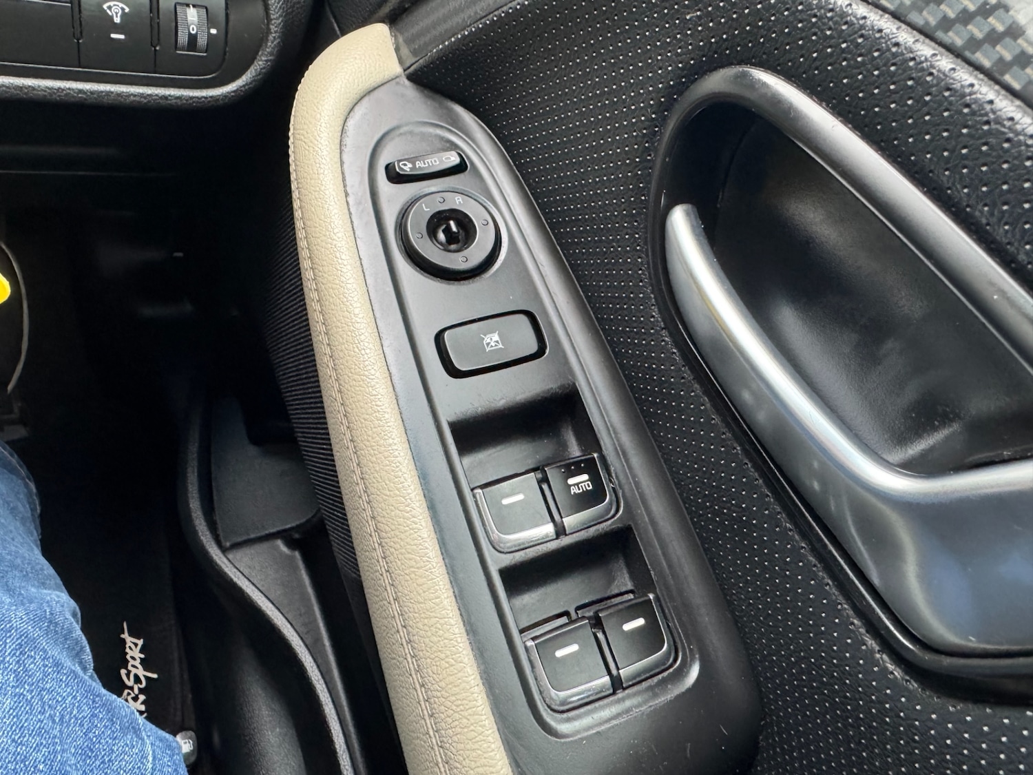 Used Kia Carens 2017 for sale - 78012652: Photo 36