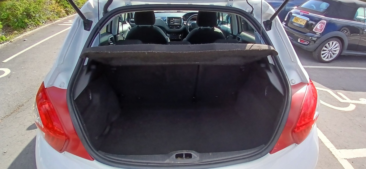 Used Peugeot 208 2014 for sale - 78106031: Photo 16