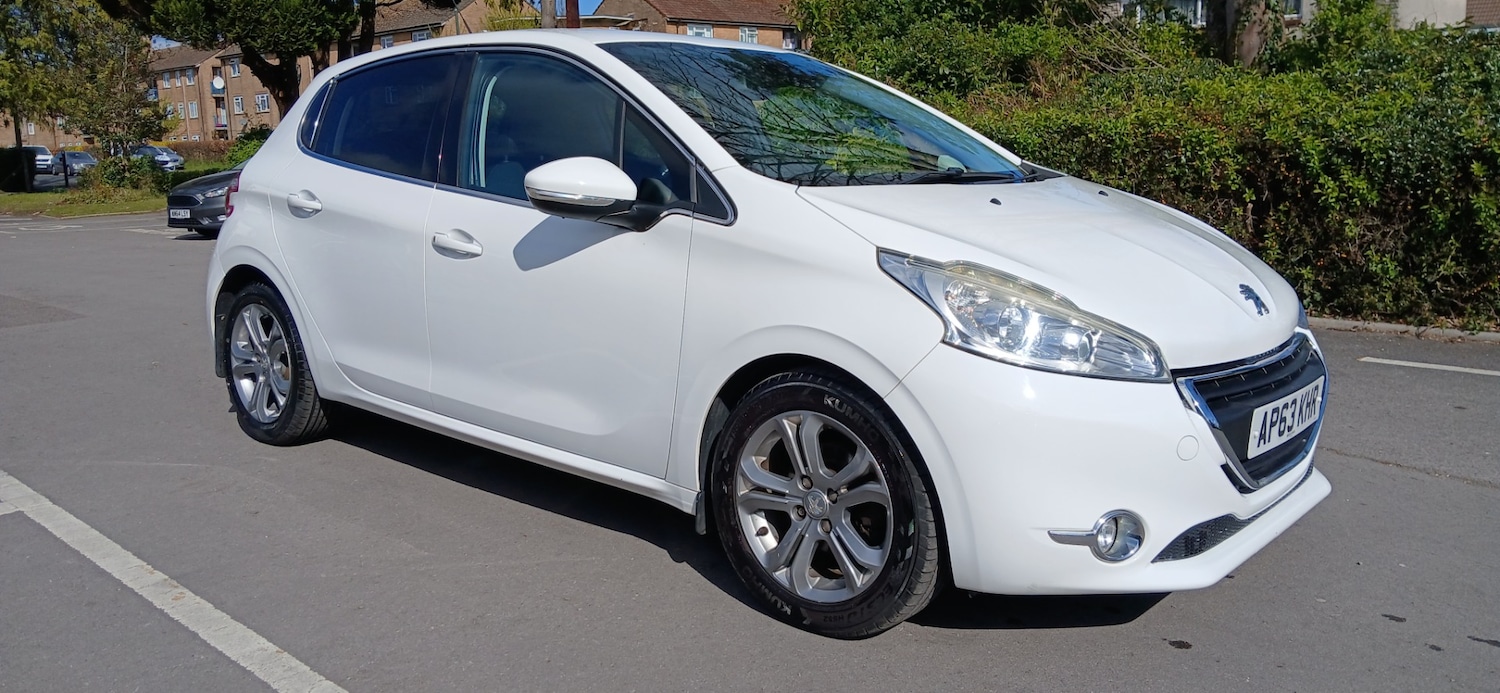 Used Peugeot 208 2014 for sale - 78106031: Photo 2