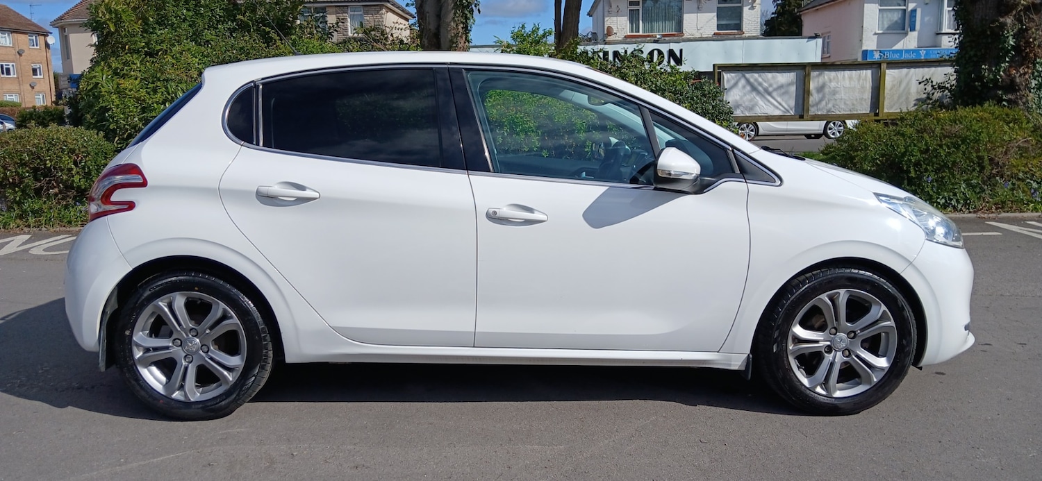 Used Peugeot 208 2014 for sale - 78106031: Photo 9