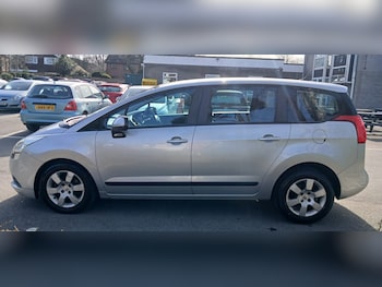 Used Peugeot 5008 2011 for sale - 77663766: Photo