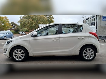 Used Hyundai i20 2014 for sale - 76402039: Photo