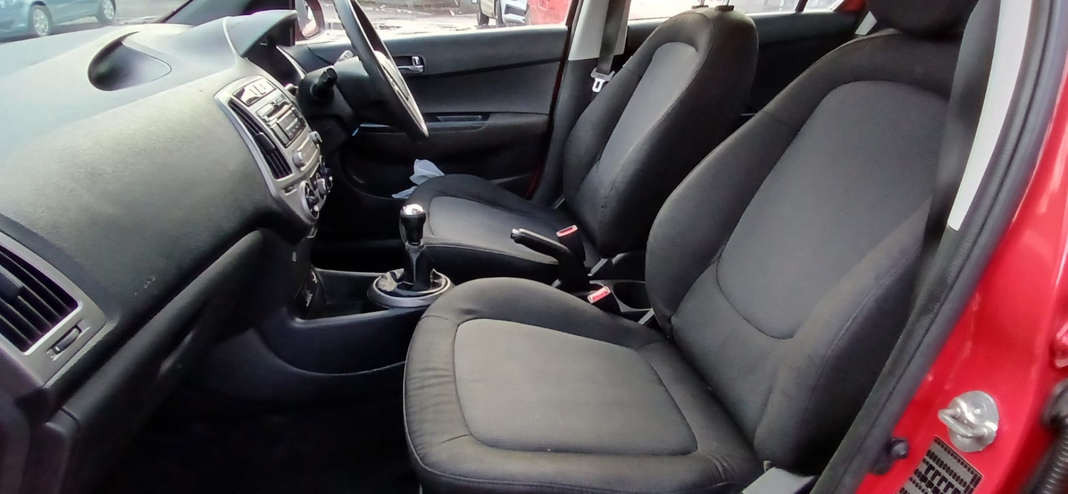 Used Hyundai i20 2014 for sale - 76959868: Photo 13