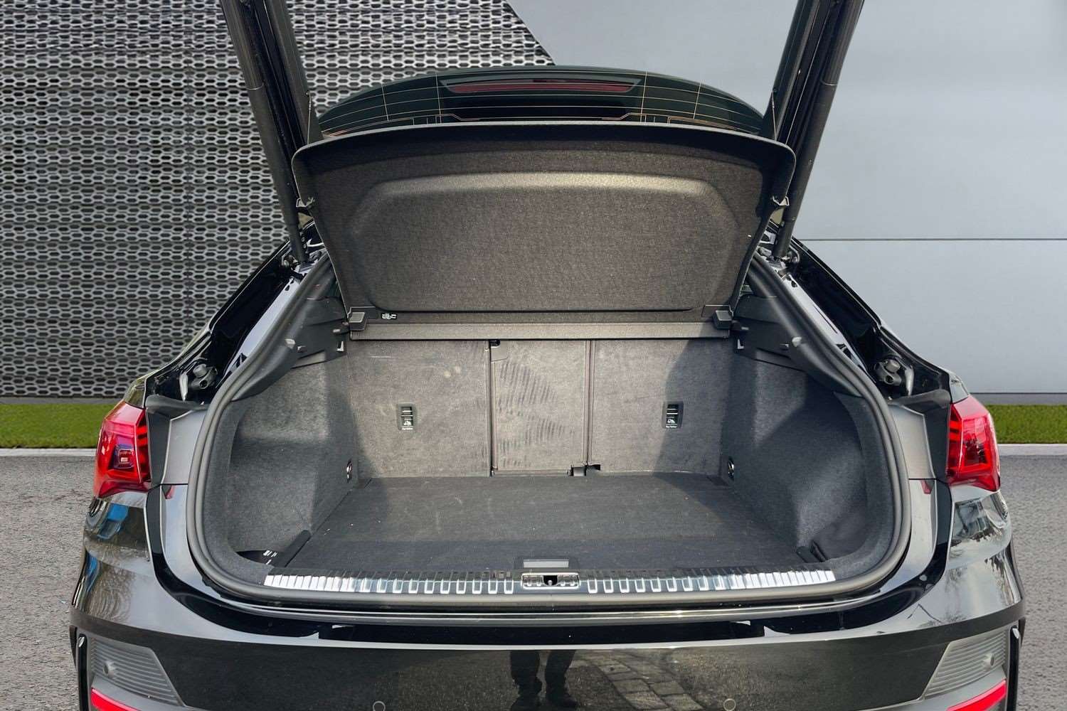 Used Audi Q3 2025 for sale - 77032157: Photo 13