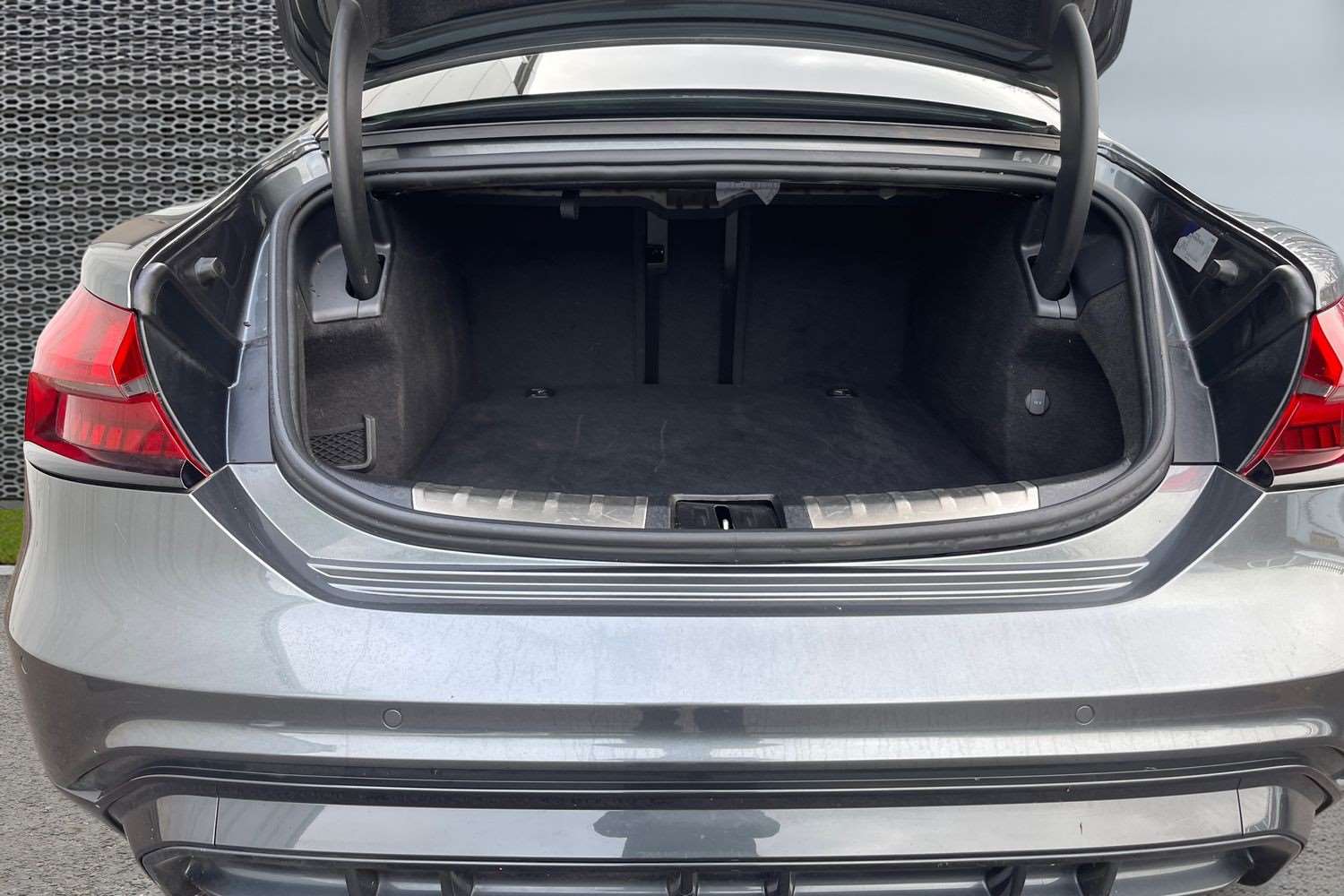 Used Audi e-tron GT 2023 for sale - 76668985: Photo 13