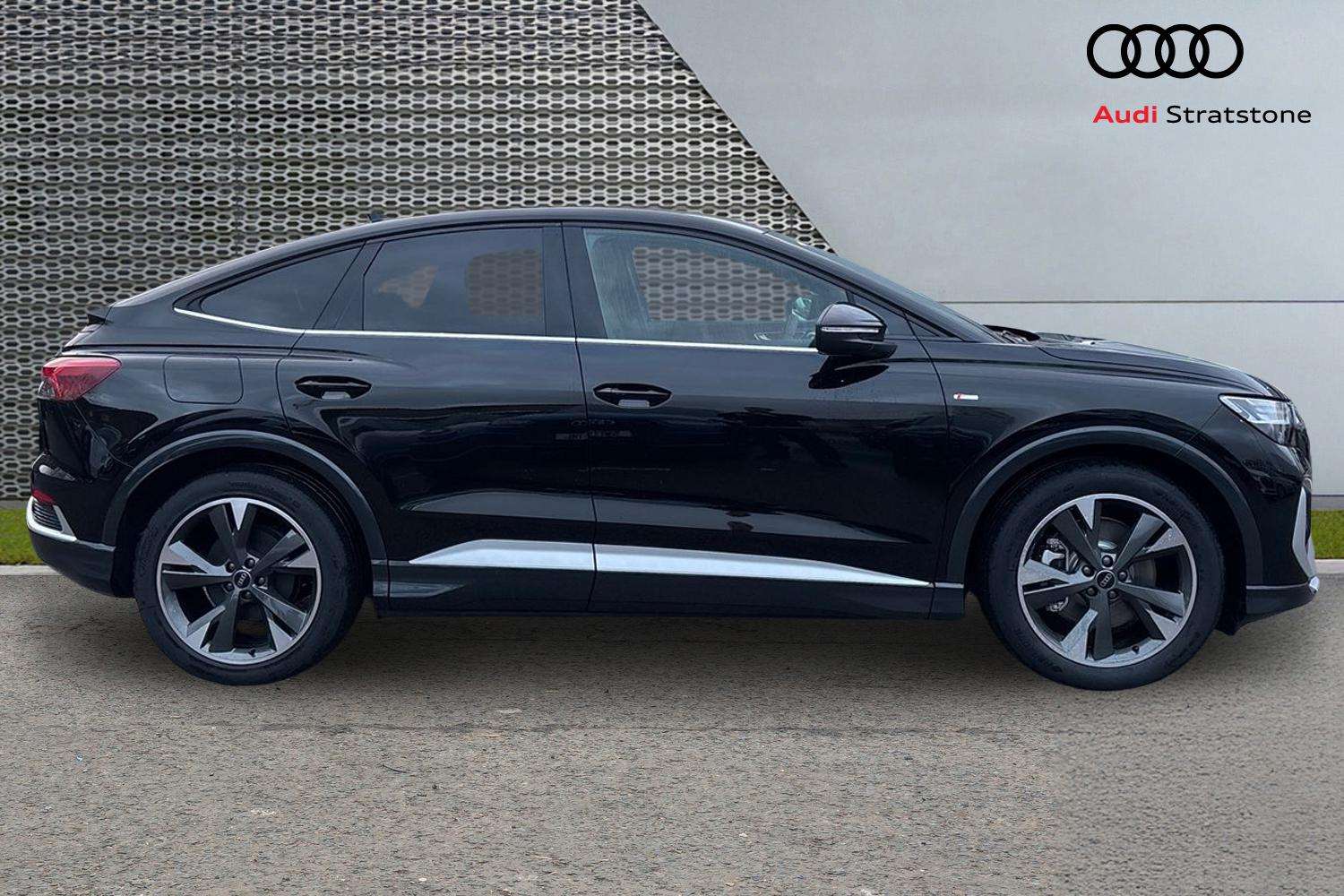 Used Audi Q4 e-tron 2025 for sale - 77347983: Photo 4