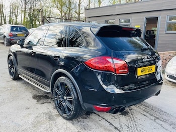 Used Porsche Cayenne 2011 for sale - 78101519: Photo