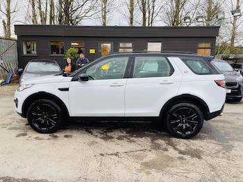 Used Land Rover Discovery Sport 2015 for sale - 77908388: Photo