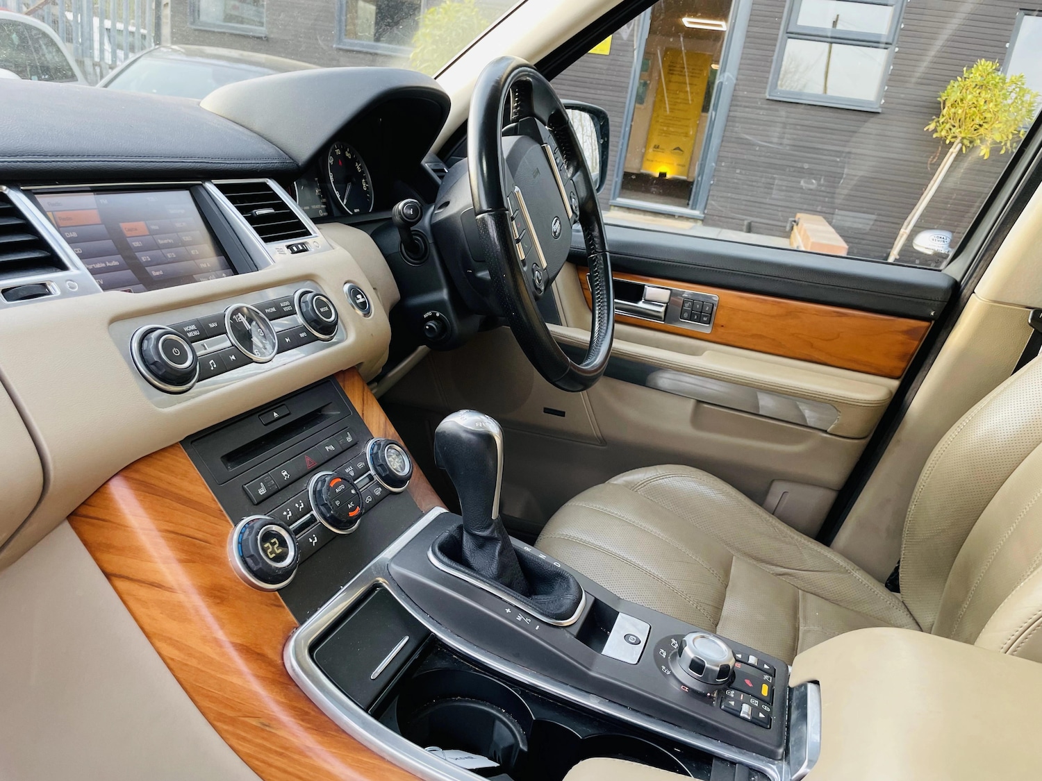 Used Land Rover Range Rover Sport 2010 for sale - 77969540: Photo 8