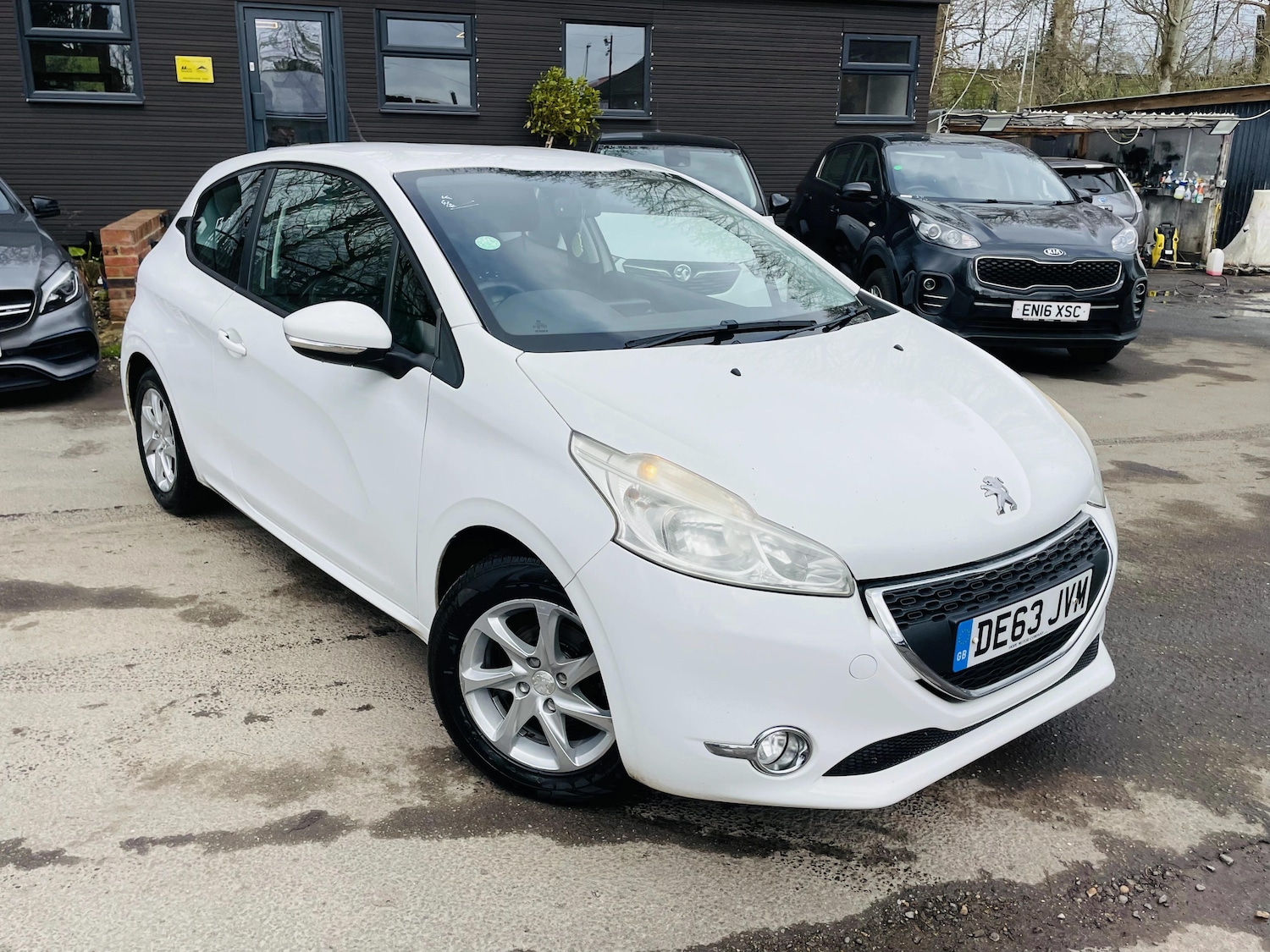Used Peugeot 208 2013 for sale - 77908390: Photo 2