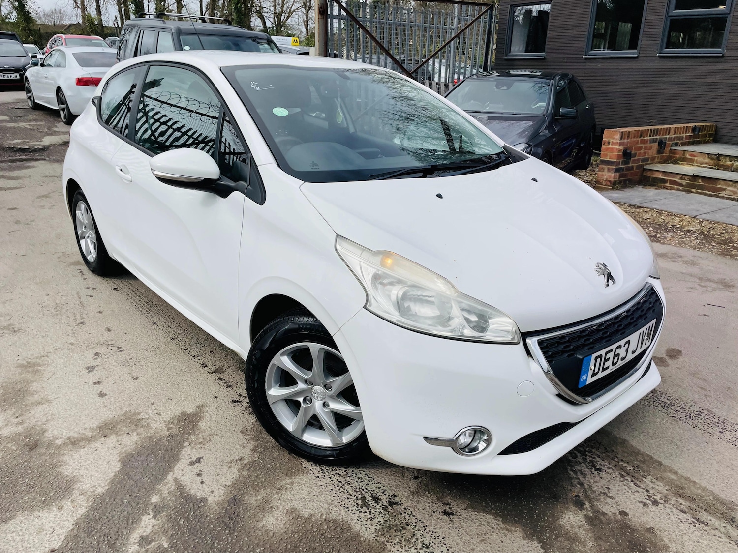 Used Peugeot 208 2013 for sale - 77908390: Photo 3