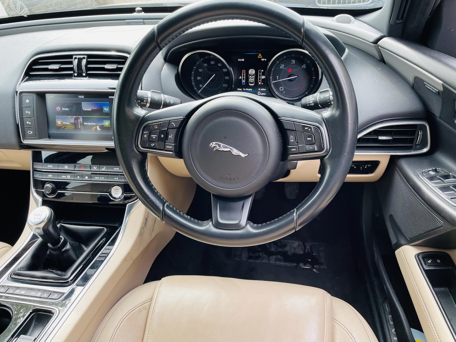 Used Jaguar XE 2015 for sale - 78205540: Photo 14