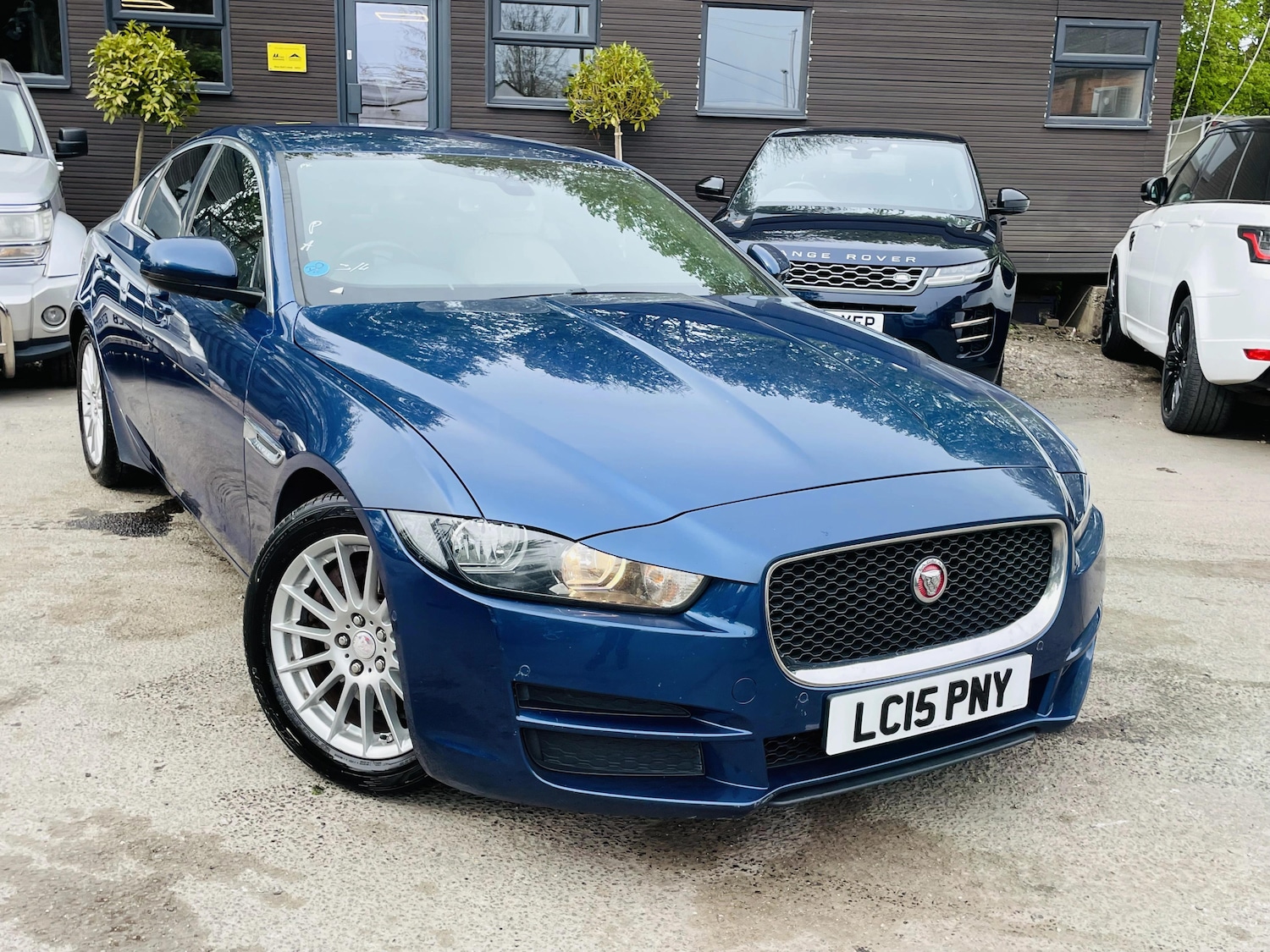 Used Jaguar XE 2015 for sale - 78205540: Photo 2