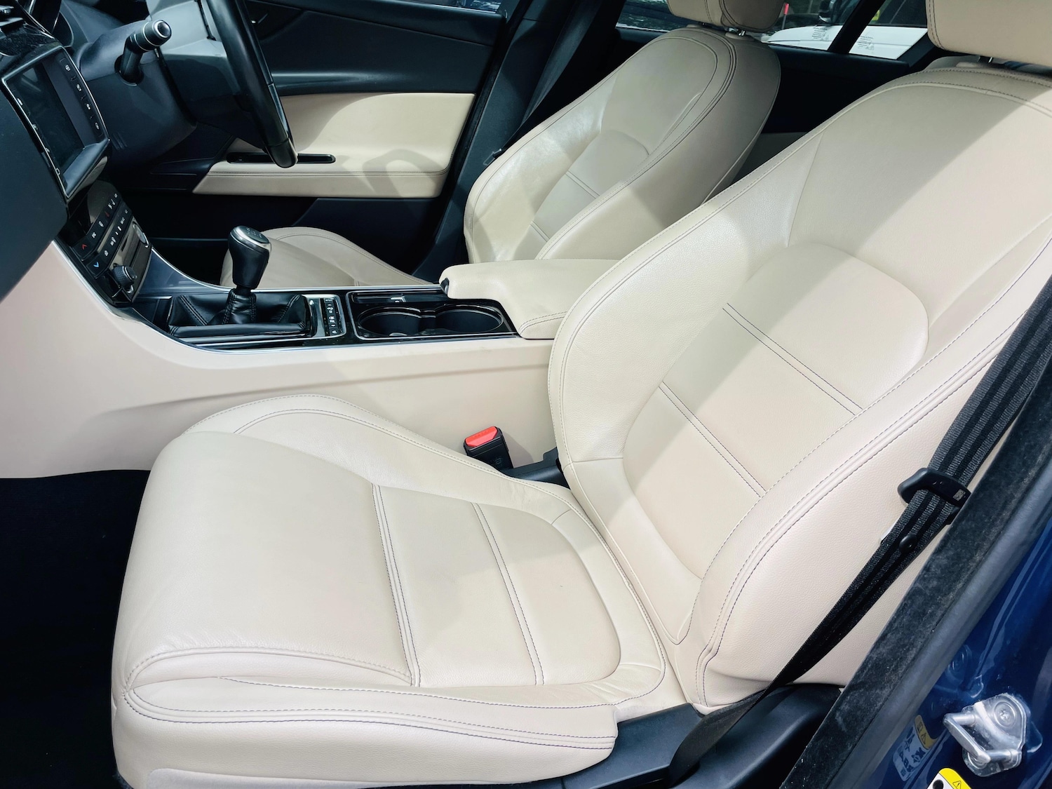 Used Jaguar XE 2015 for sale - 78205540: Photo 8