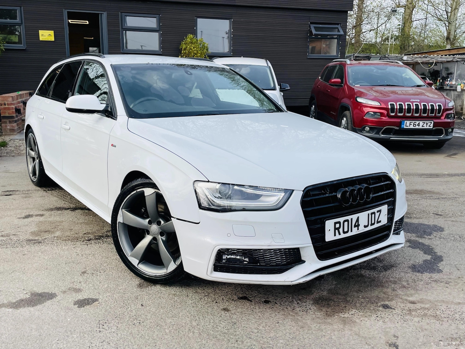 Used Audi A4 2014 for sale - 77992832: Photo 4