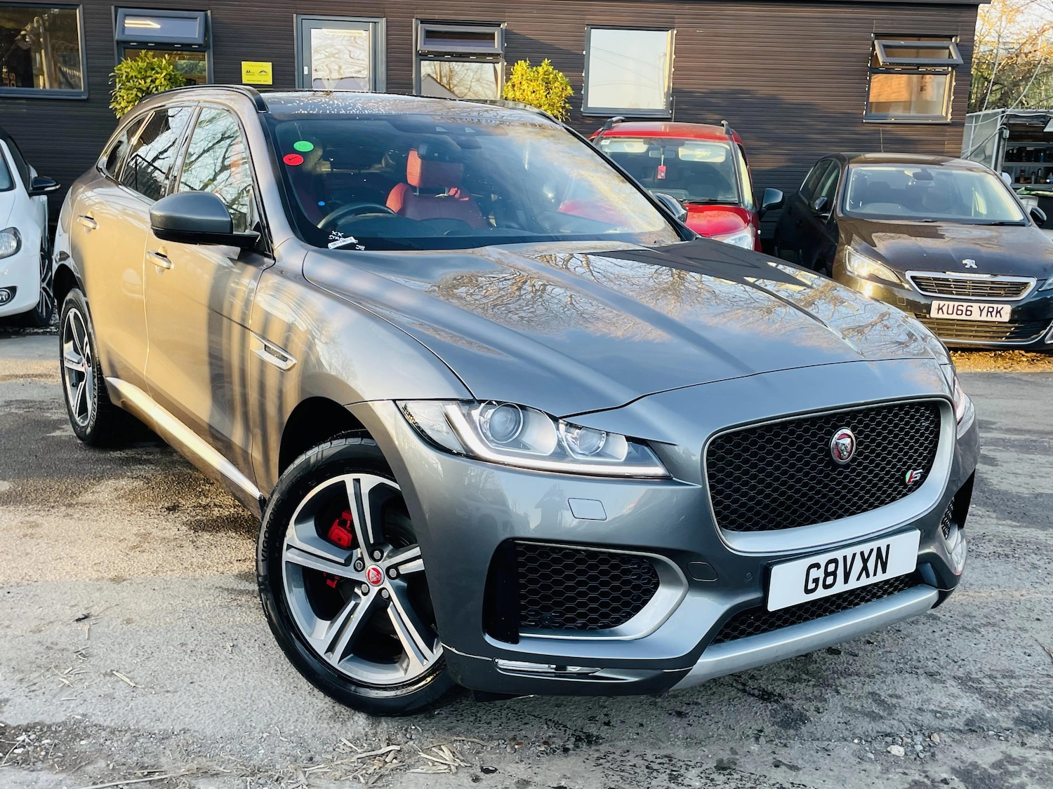 Used Jaguar F-Pace 2017 for sale - 77690745: Photo 4