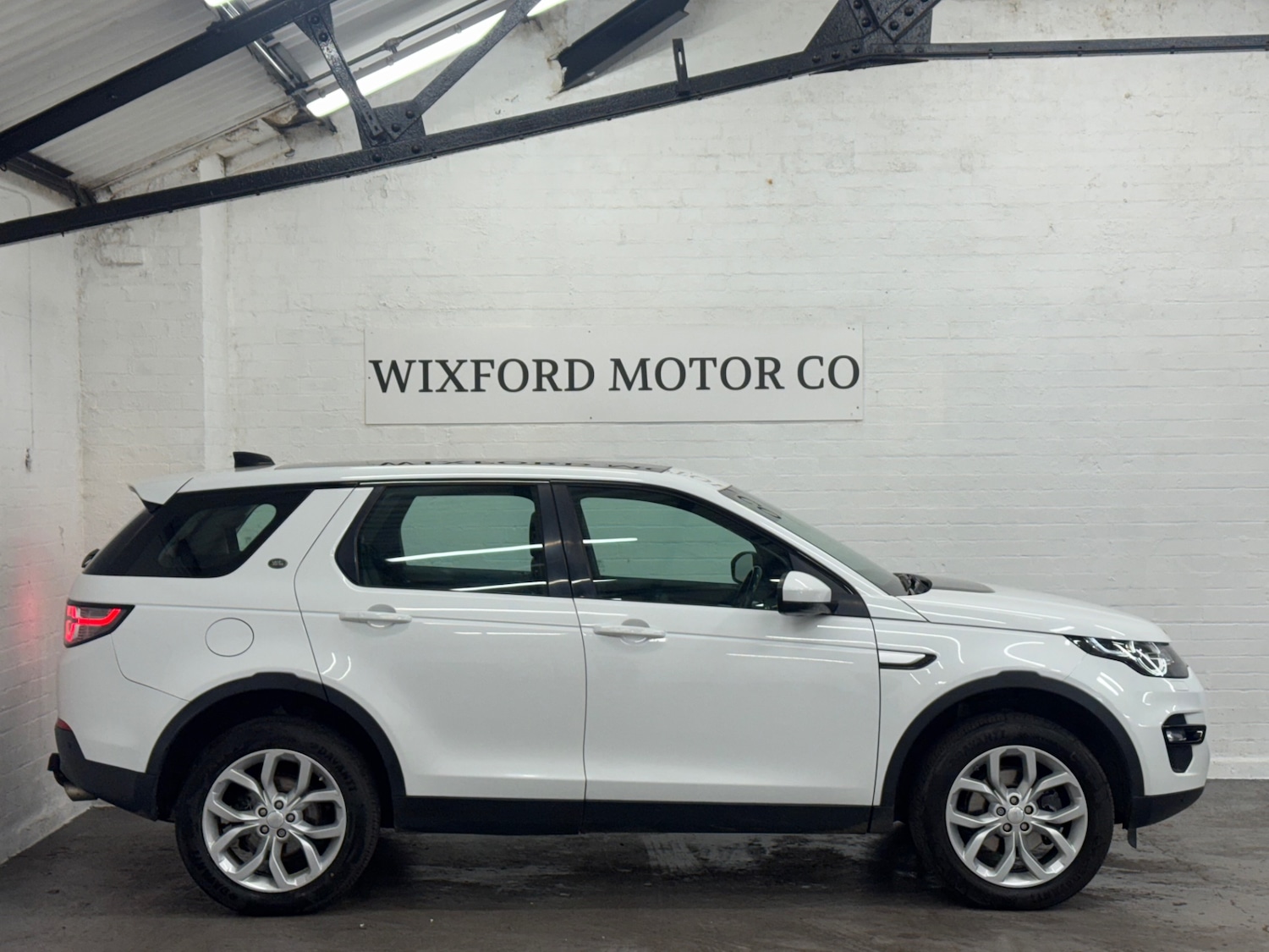 Used Land Rover Discovery Sport 2017 for sale - 77136747: Photo 2