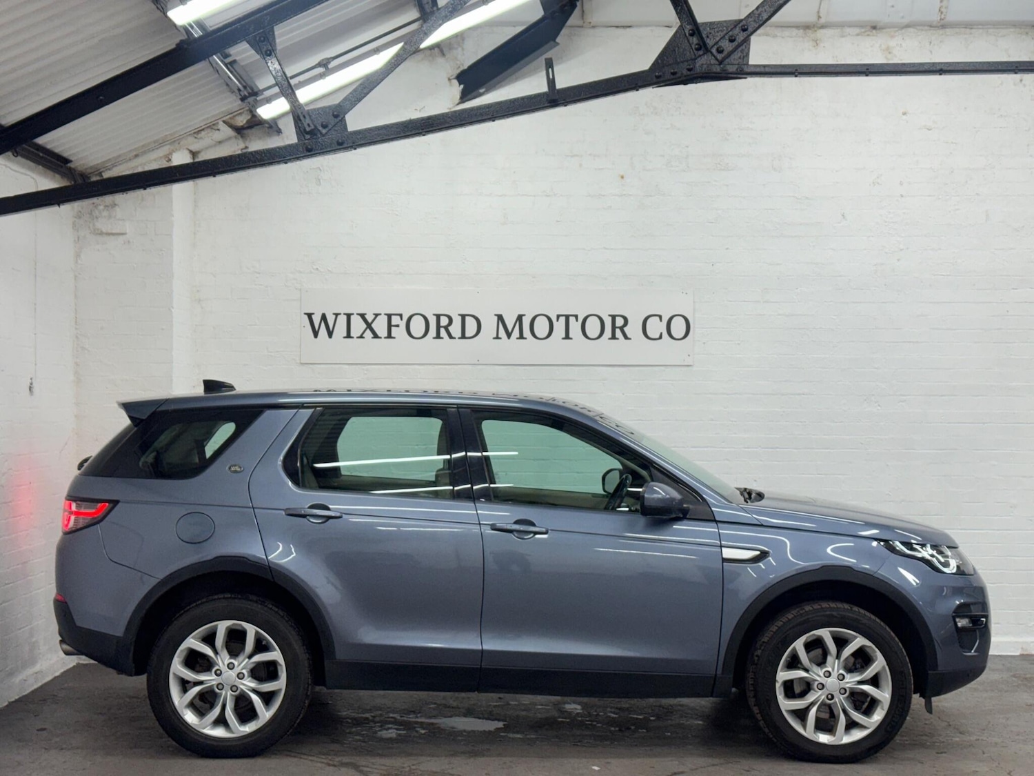 Used Land Rover Discovery Sport 2017 for sale - 76608104: Photo 2