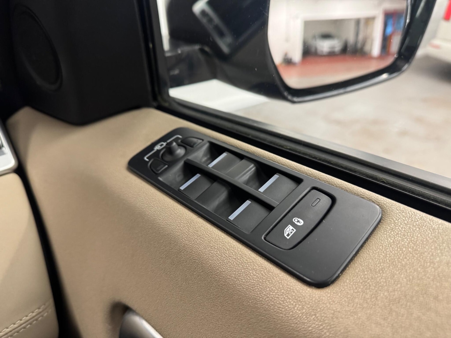 Used Land Rover Discovery Sport 2017 for sale - 76608104: Photo 28