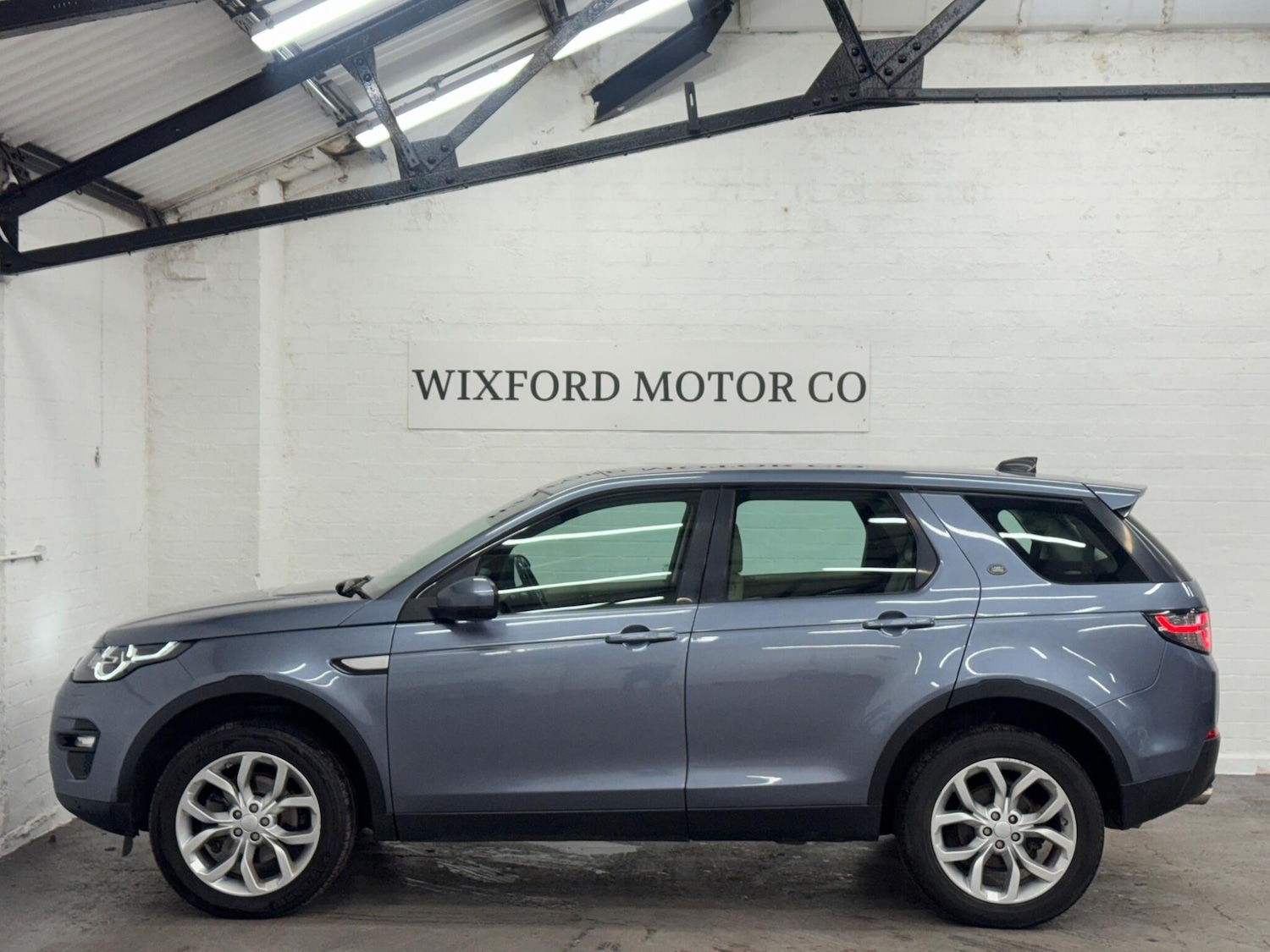 Used Land Rover Discovery Sport 2017 for sale - 76608104: Photo 3