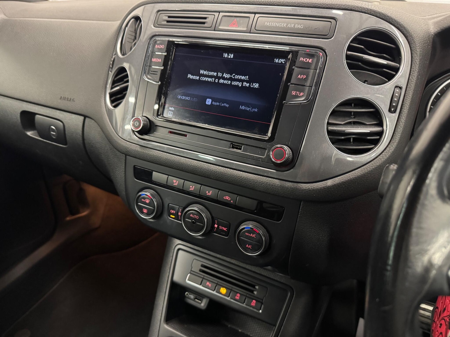 Used Volkswagen Tiguan 2015 for sale - 76276037: Photo 18