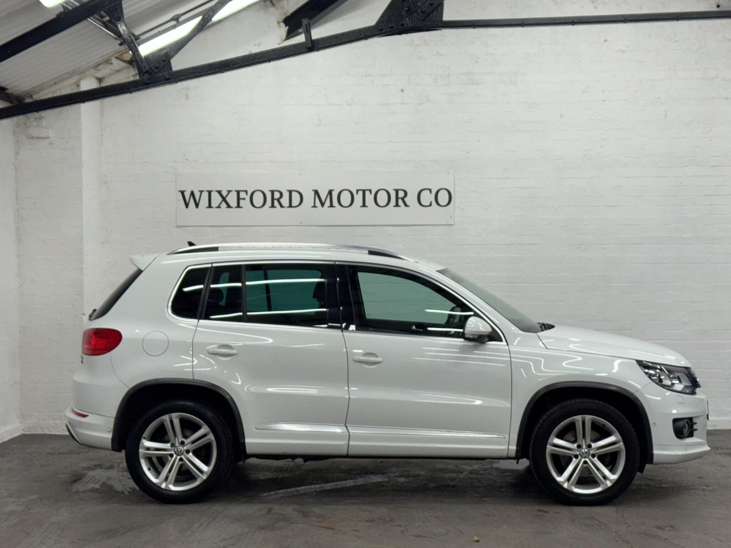 Used Volkswagen Tiguan 2015 for sale - 76276037: Photo 2