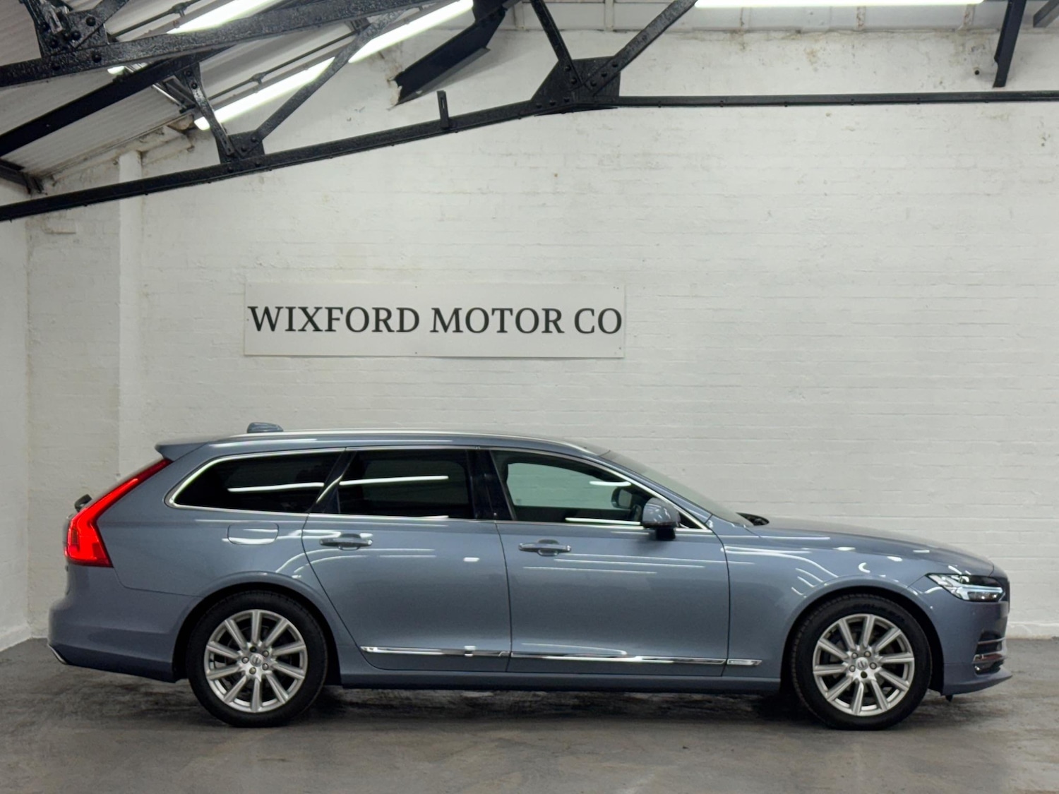 Used Volvo V90 2017 for sale - 76990238: Photo 2