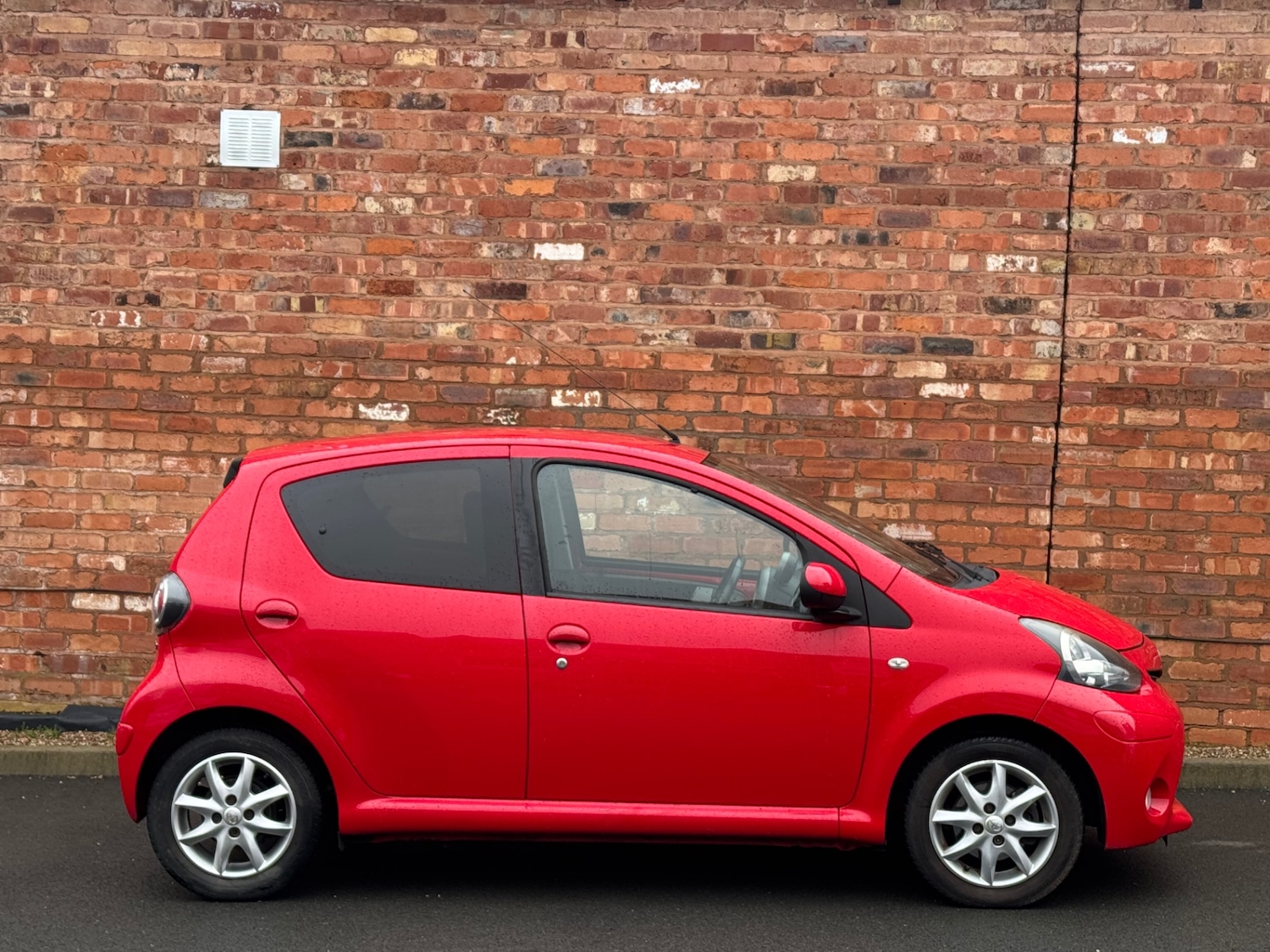 Used Toyota AYGO 2013 for sale - 77136367: Photo 3