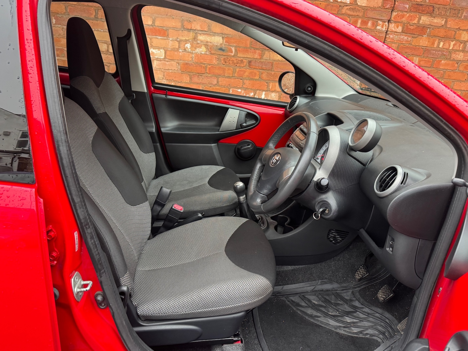 Used Toyota AYGO 2013 for sale - 77136367: Photo 9