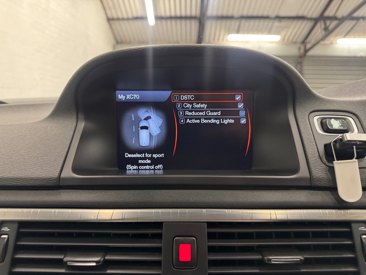 Used Volvo XC70 2012 for sale - 77136621: Photo 14