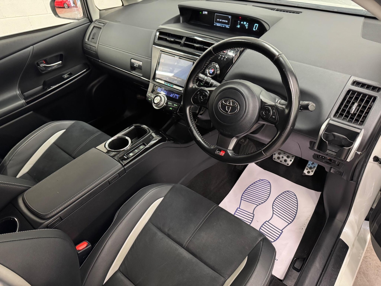 Used Toyota Prius+ for sale - 76606933: Photo 11