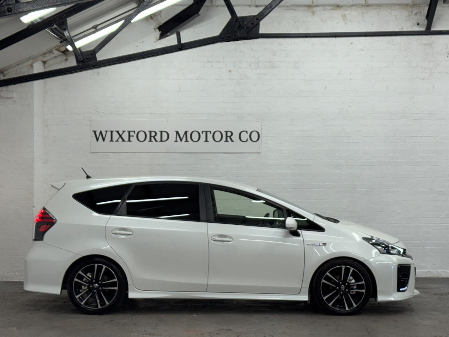 Used Toyota Prius+ for sale - 76606933: Photo 2